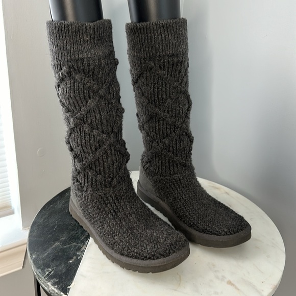 Ugg Classic Argyle Knit Sweater Boots, Size 5 - Picture 3 of 11